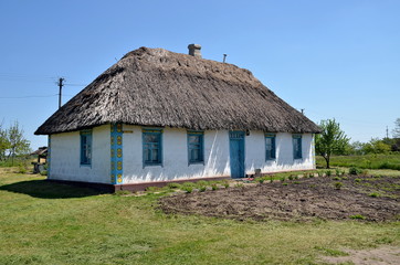 Fototapeta na wymiar Traditional ukrainian rural cottage with a straw roof, Ukraine