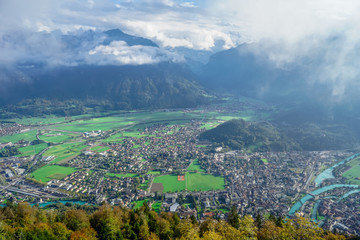 Obraz premium Ausblick auf Interlaken vom Harder Kulm