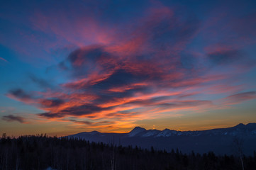 Рассвет, облако, горы