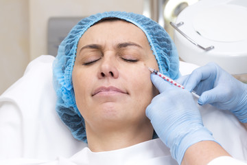 Cosmetic treatment with injection in a clinic