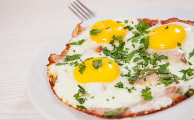 fried eggs with bacon