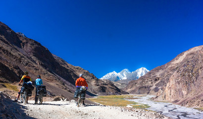 Fototapeta premium Cyclists standing on mountains road. Himalayas, Jammu and Kashmir State, North India