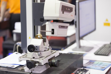  inspection automotive part by contour measuring machine