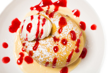 Cinnamon bun with ice cream.