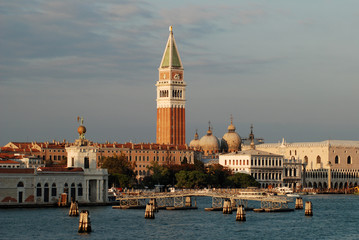 Blick vom Canal Grande auf den Campanile di San Marco, Venedig