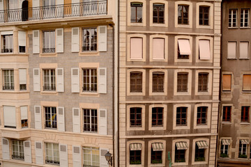 Fototapeta na wymiar windows on building in geneve