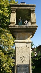 Obraz premium old chapel with Saint Mary statue in Kolaczyce