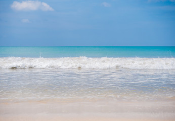 Fototapeta na wymiar Waves on the sandy beach
