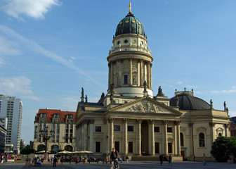 Fototapeta na wymiar Berlin, l'église Franzoesischer Dom sur le Gendarmenmarkt 