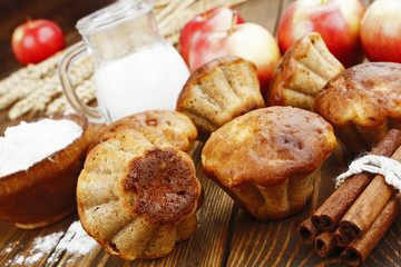 Apple muffins with cinnamon