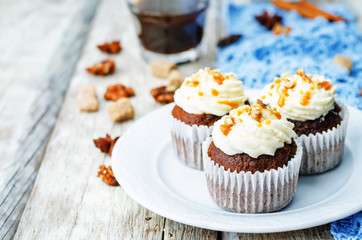 pumpkin pie spices walnuts banana cupcakes with salted caramel a