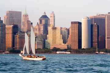 Poster de jardin New York L& 39 horizon de Lower Manhattan à New York avec un voilier