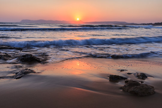 Fototapeta sunrise on the beach