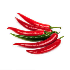 Peperoni auf weißem Hintergrund