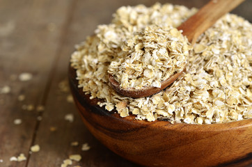 Organic oat flakes.