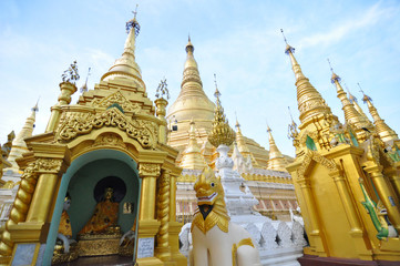Fototapeta na wymiar Shwedagon Pagoda Temple, Golden Pagoda in Yangon
