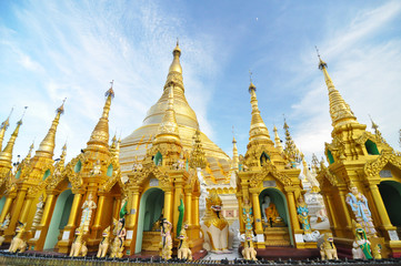 Fototapeta na wymiar Shwedagon Pagoda Temple, Landmark in Yangon