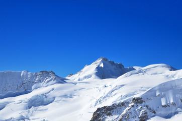 Fototapeta na wymiar スイス　ユングフラウヨッホからのスイスアルプスの眺め
