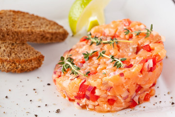Fresh salmon salad with bread and lime