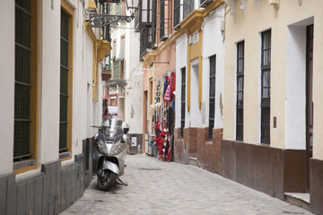 Fototapeta na wymiar Motorbike in Street in the Santa Cruz Neighbourhood of Seville