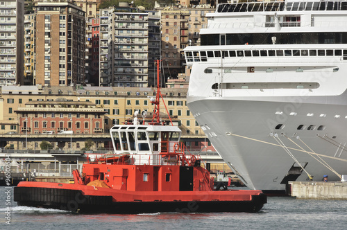 Rimorchiatore ne porto di Genova