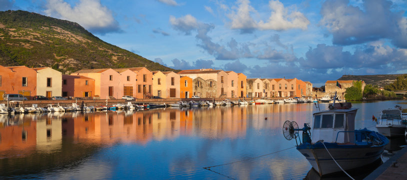 Bosa, Sardinien - Geberh&auml;user am Temo