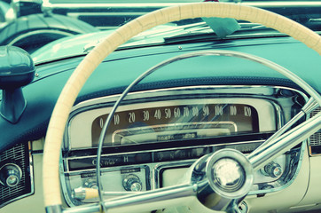 Obraz premium Interesting beautiful design of retro car with original wheel dr