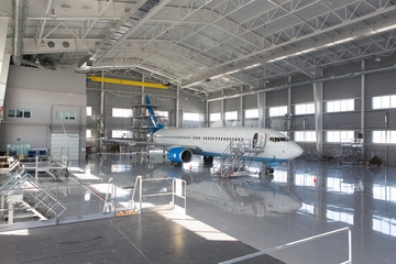 aircraft in hangar - obrazy, fototapety, plakaty