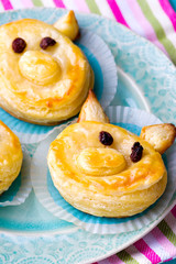 mini  pies with grownd meet