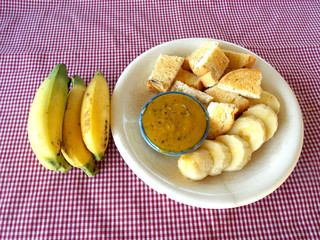 Toast and fresh banana with salad sauce