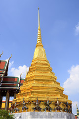 Fototapeta premium Golden Pagoda in Emerald Buddha Temple