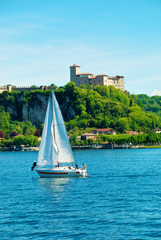 Fototapeta premium Sailing with the Angera Rocca on the background