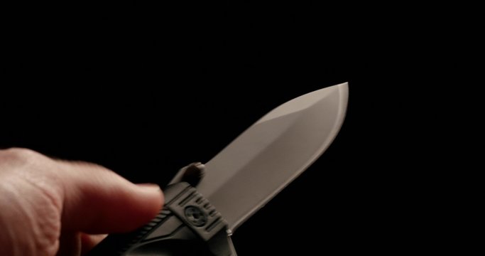 4K - Folding knife in hand