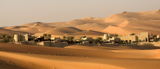 Blockhaus dans un désert de dunes