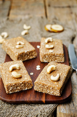 raw vegan banana cashew oat bars