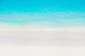 Fototapeta na wymiar Beautiful white sand beach and tropical turquoise blue sea