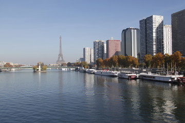 La Seine à Paris, vue depuis le pont Mirabeau