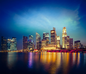Fototapeta na wymiar Singapore skyline in evening