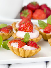cupcakes with strawberries