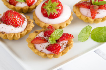 cupcakes with strawberries