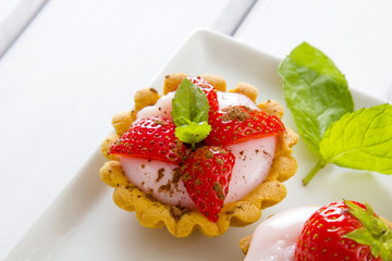 cupcakes with strawberries