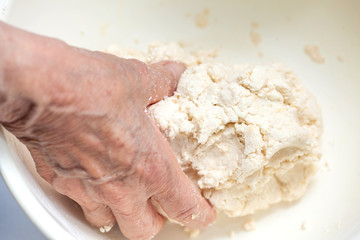 Amasando la masa de los pandeyucas