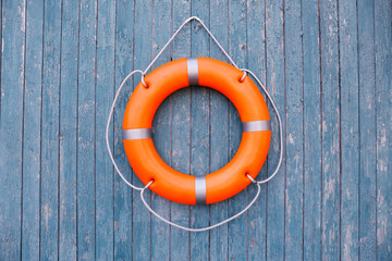 A life buoy on green wooden background