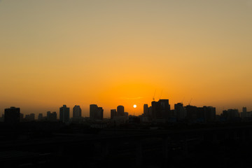Obraz na płótnie Canvas sunrise skies in city
