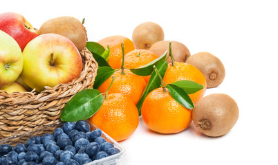 Mandarinen, Äpfel, Kiwis, Heidelbeeren