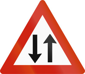 Norwegian road warning sign - Opposing traffic