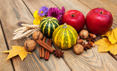 Fototapeta na wymiar autumn pumpkins and nuts