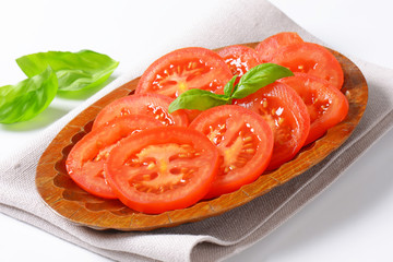 sliced red tomato