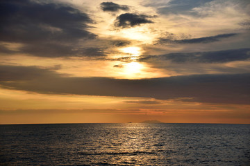 tramonto sul mare