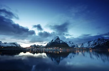 Poster zonsondergang in Reine Village, Lofoten Islands, Noorwegen © Iakov Kalinin